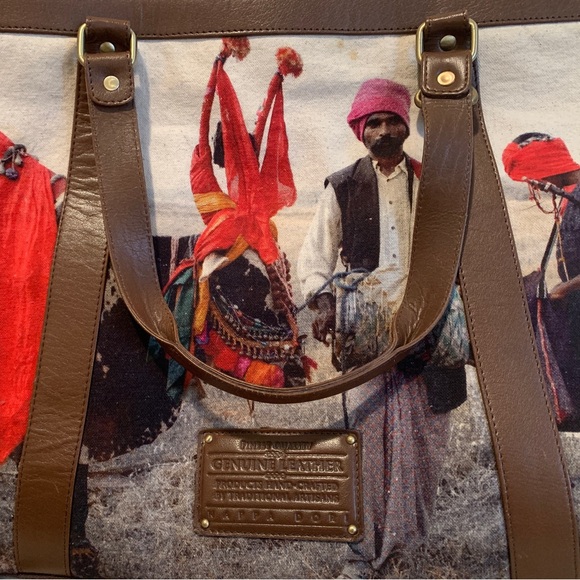 India photography tote bag with brown leather accents - Picture 12 of 16